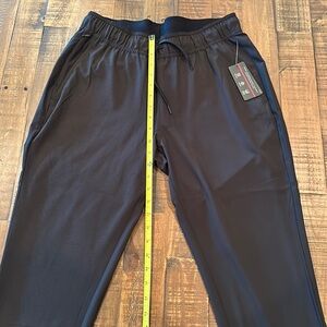 Travis Mathew Travel Pant 2.0 Black Medium New with Tags Joggers